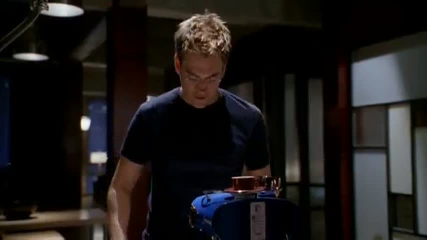 Dark Angel - Season 2 Episode 15 - Fuhgeddaboudit 