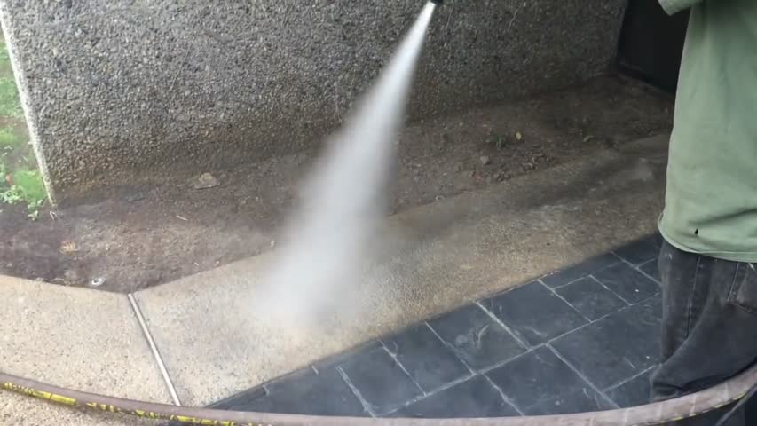 The difference between dustless blasting and power washing 