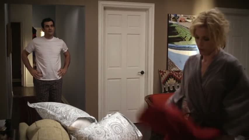  Modern Family - Season 2 Episode 16 - Regrets Only