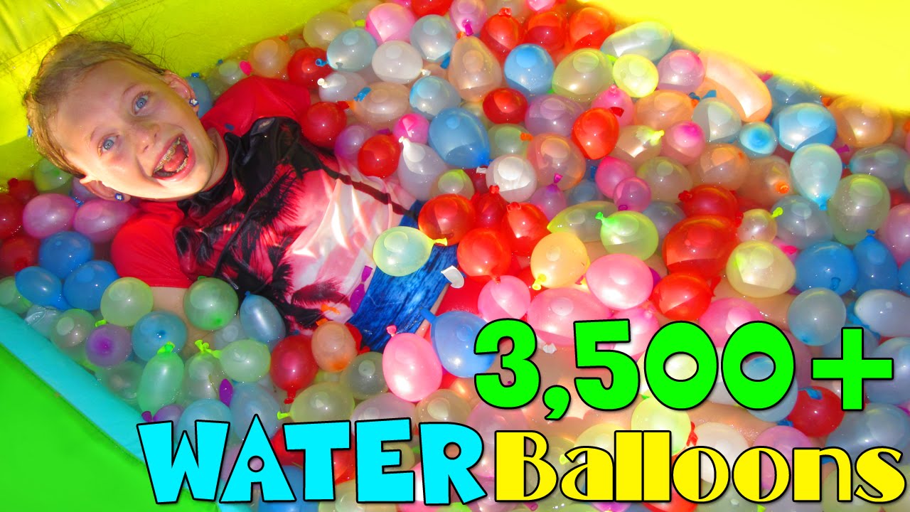 HUGE FAMILY WATER BALLOON FIGHT!!
