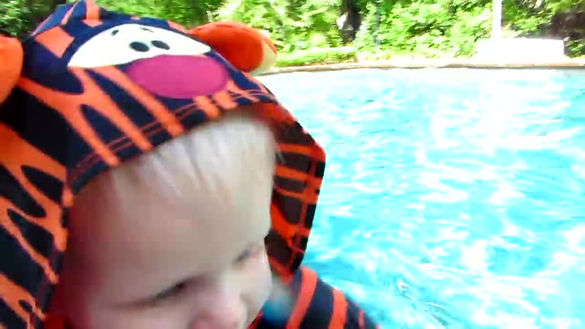 SUPER JUMP POOL PARTY!