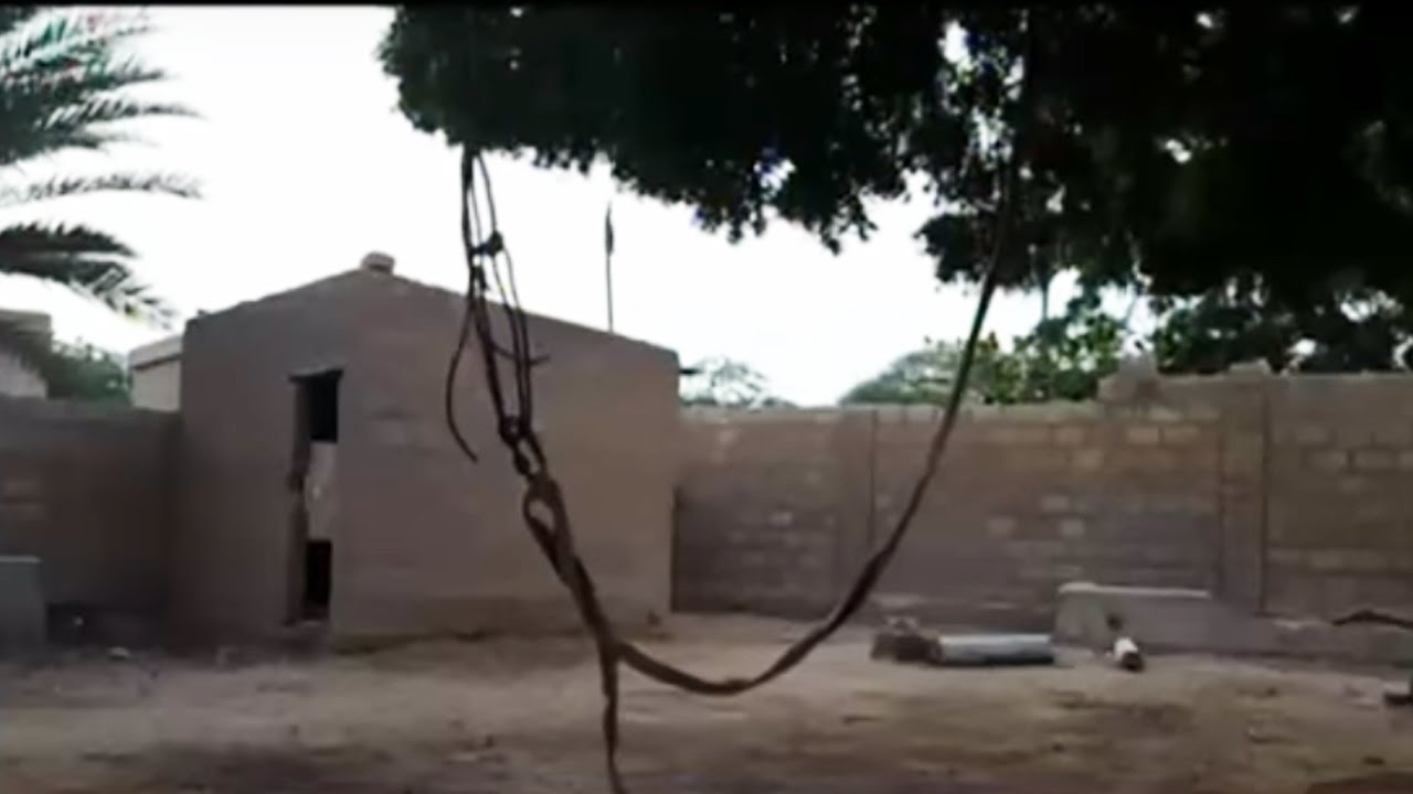 A Place no one can pass through - Woh Kya Hai 23 October 2016 - Express News