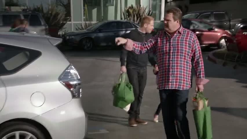 Modern Family - Season 4 Episode 22 - My Hero