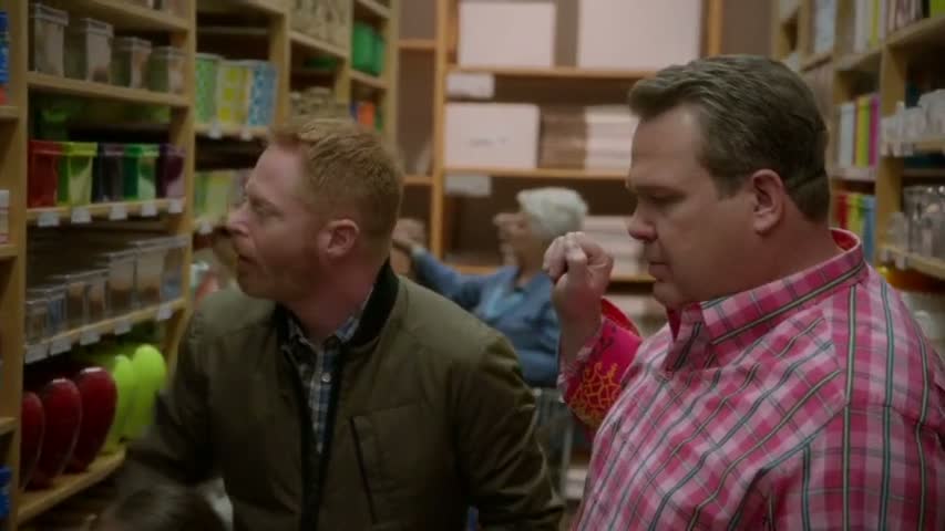 Modern Family - Season 6 Episode 22 - Patriot Games