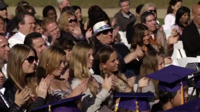 Modern Family - Season 2 Episode 23 - See You Next Fall