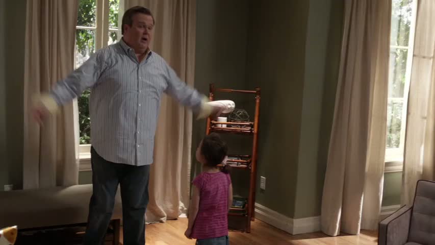 Modern Family - Season 3 Episode 24 - Baby on Board