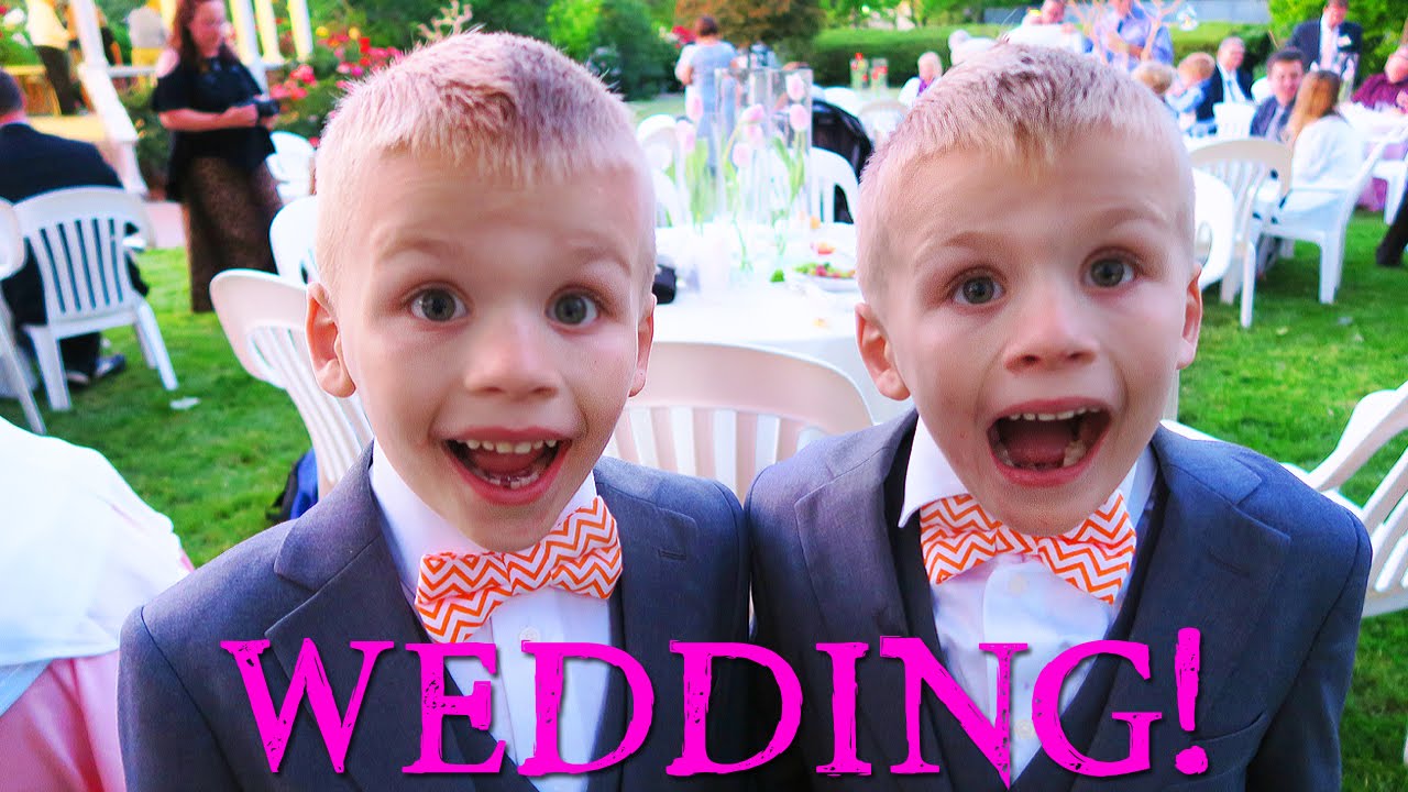 LOST TOOTH AT A WEDDING! || Mommy Monday