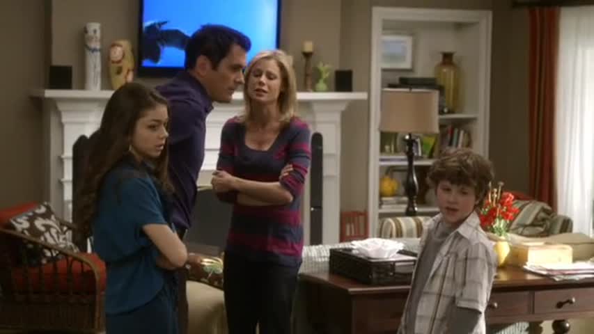 Modern Family - Season 1 Episode 18 - Starry Night