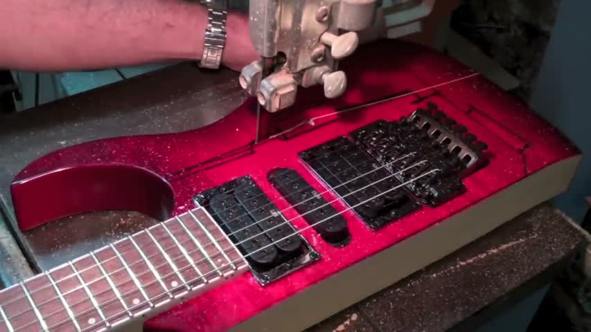 ✔ DiResta AK47 Guitar (AKA the GATTAR)