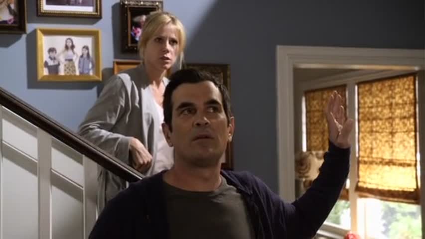Modern Family - Season 2 Episode 7 - Chirp