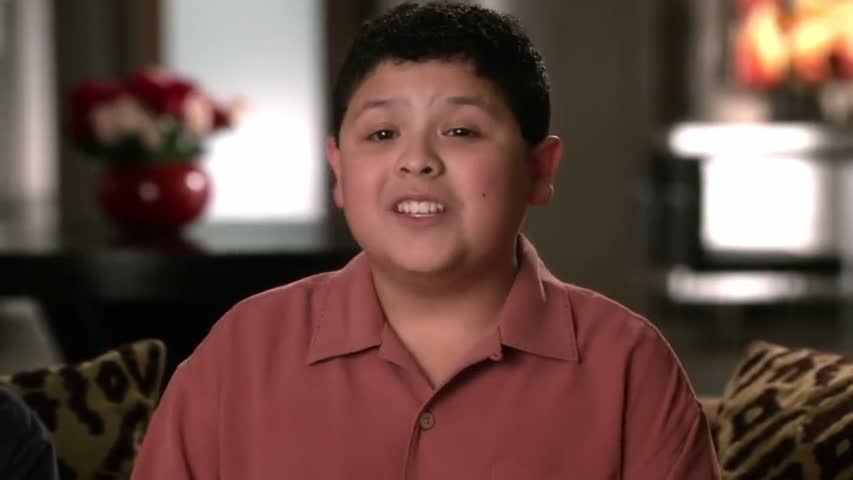 Modern Family - Season 4 Episode 6 - Yard Sale