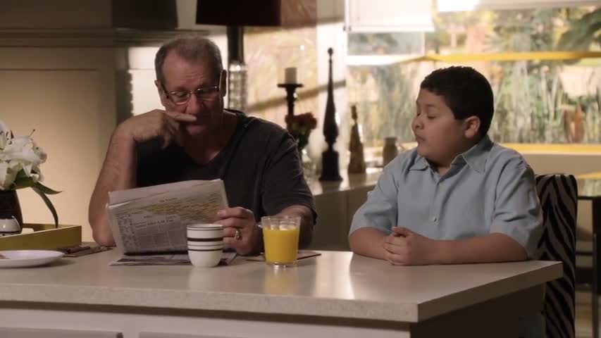 Modern Family - Season 2 Episode 18 - Boys' Night