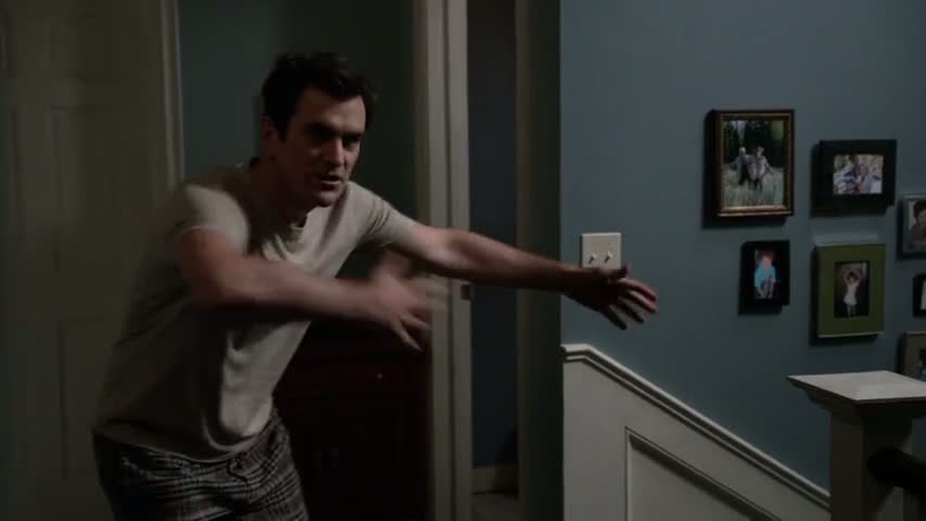 Modern Family - Season 4 Episode 4 - The Butler's Escape