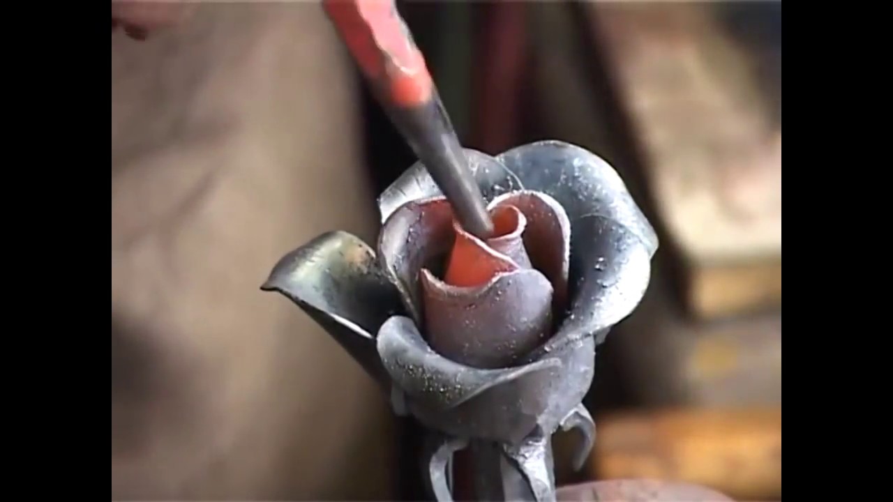 Elder blacksmith.  Production roses of a single a piece of metal