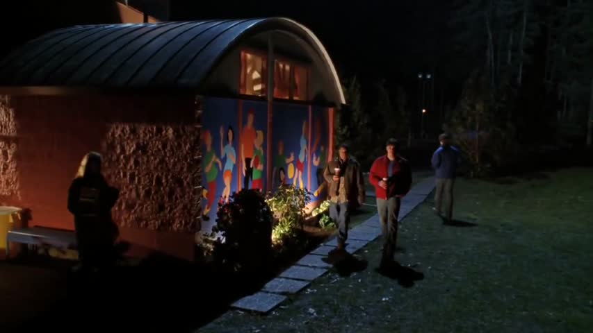 Smallville - Season 3 Episode 16 - Crisis 