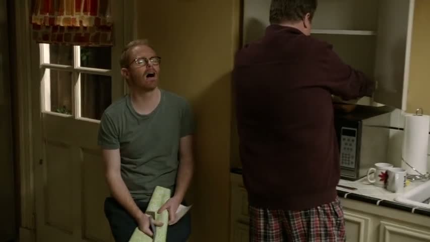 Modern Family - Season 4 Episode 17 - Best Men