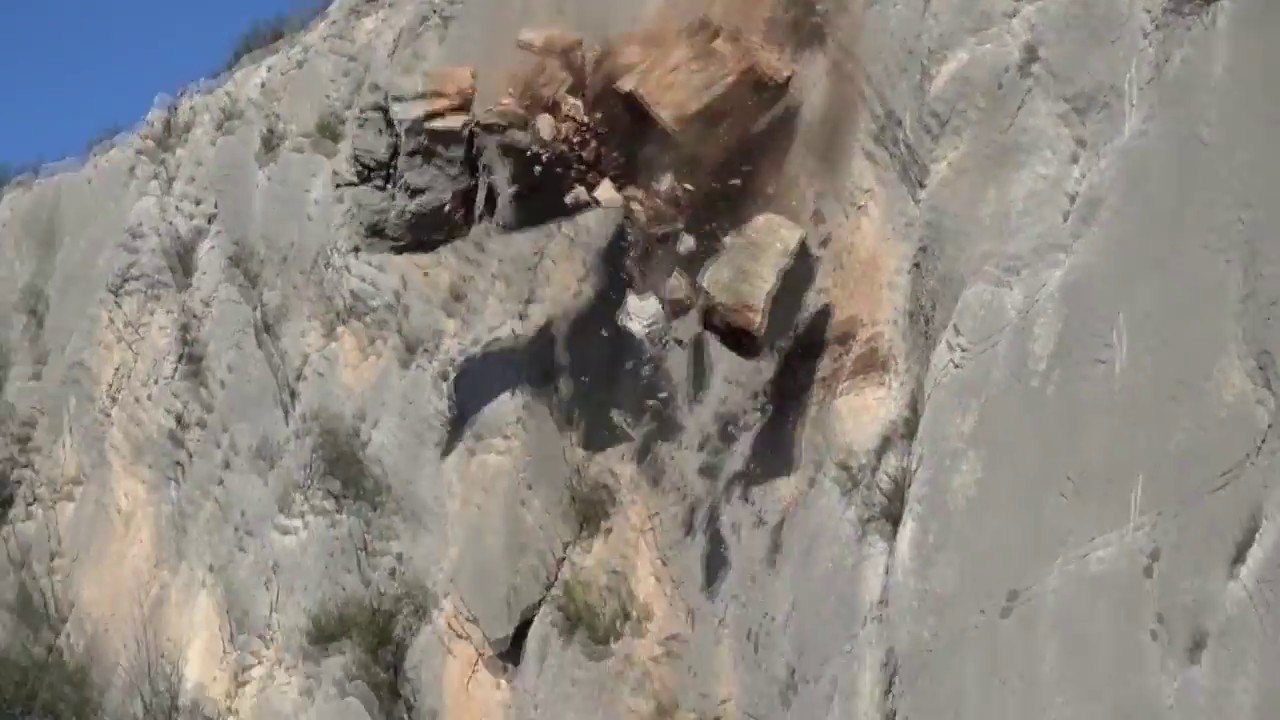 Major Rock Fall Occurs Next to a Climber in Chulilla Spain