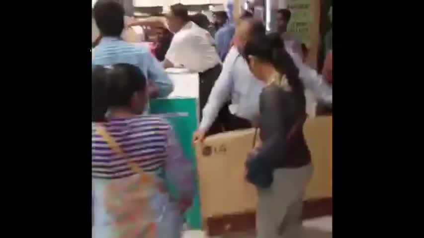 Yesterday in Abu Dhabi.. 30 Minutes Offer.. Everything For Free.. In 