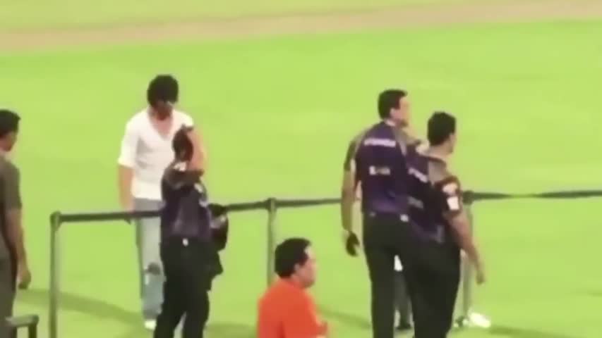SRK Playing With Son Abram Khan At Eden Gardens Post KKR Vs RCB Ipl 2016 Match