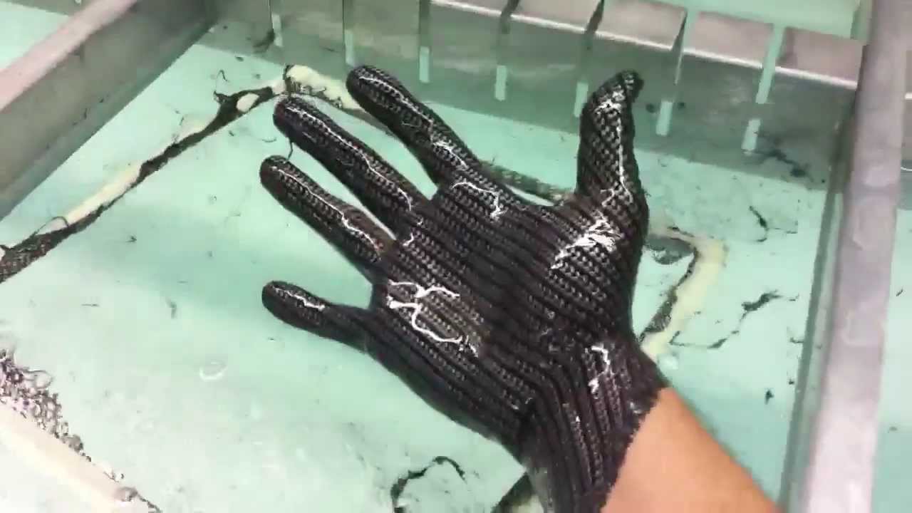 Hydrographics- Dipping my hand in carbon fiber film-  eptexcoatings.com