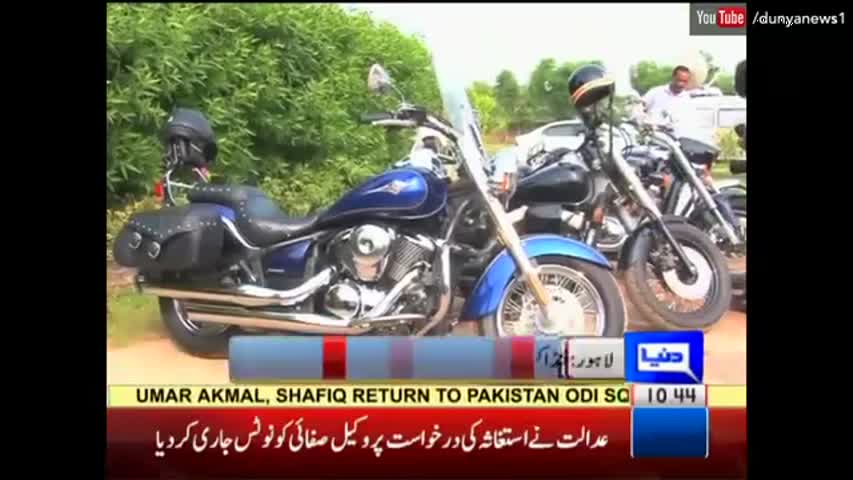 Heavy Bikers of Lahore in extreme action | Dunya News