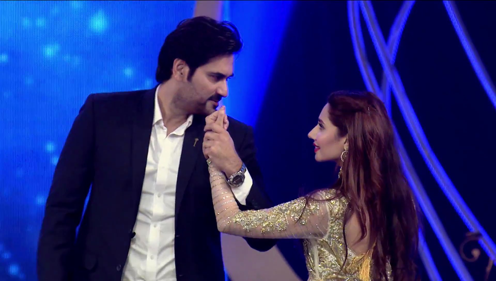Mahira Khan & Humayun Saeed Performance at 15th Lux Style Awards 2016