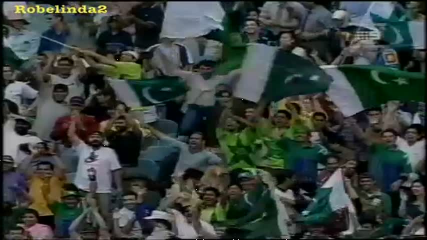 10 wickets you haven't seen from Shoaib Akhtar vs clueless Aussies