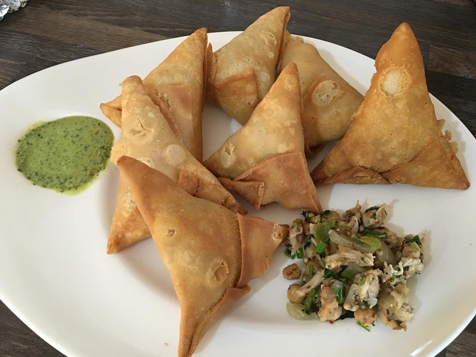 Chana Chicken Ke Samosa