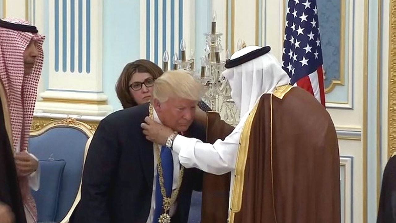 Saudi King Salman presents Pres. Trump King Abdulaziz Medal. Trump in Saudi Arabia.