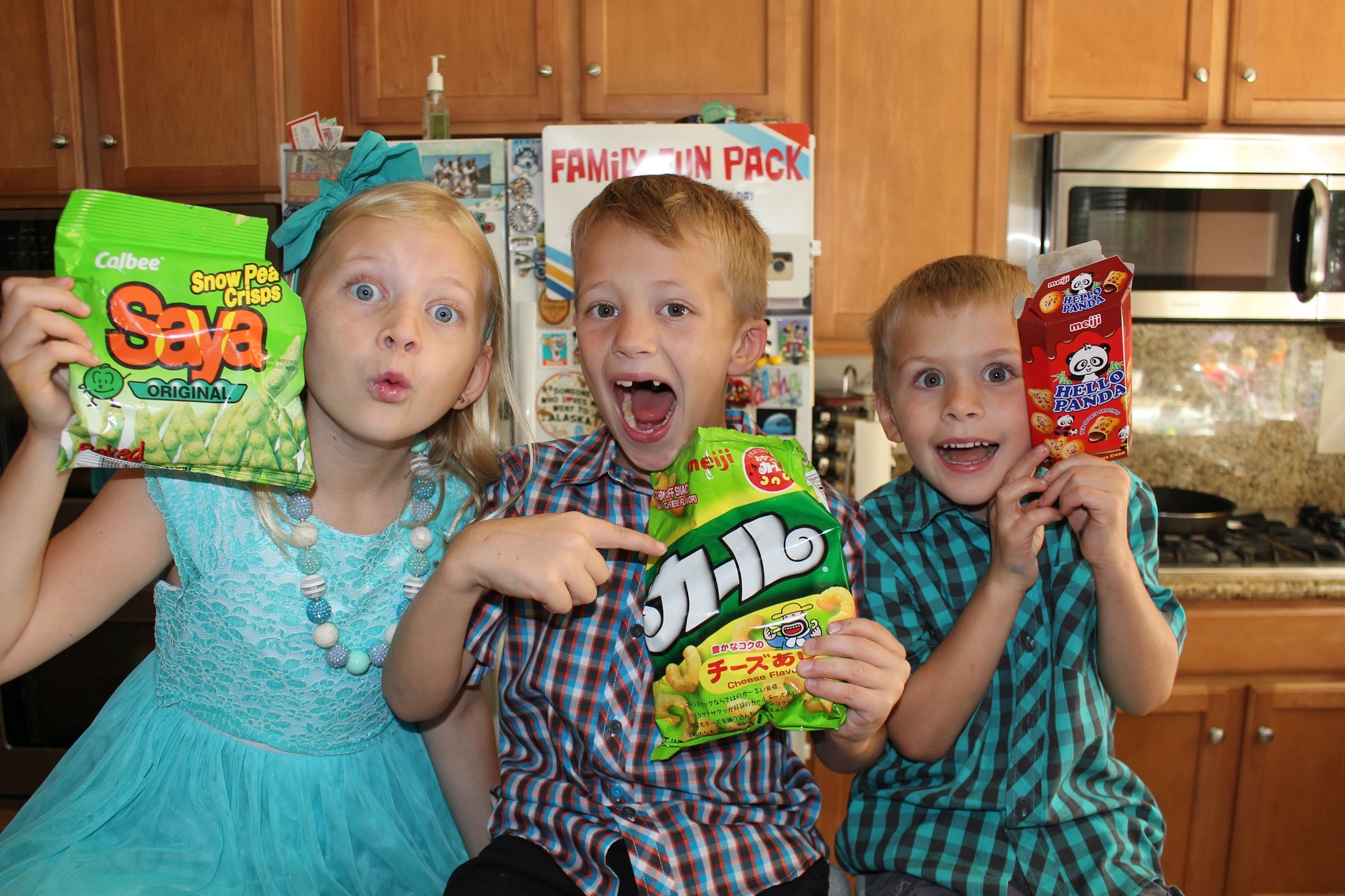 Kids Try Foods From Japan || Universal Yums