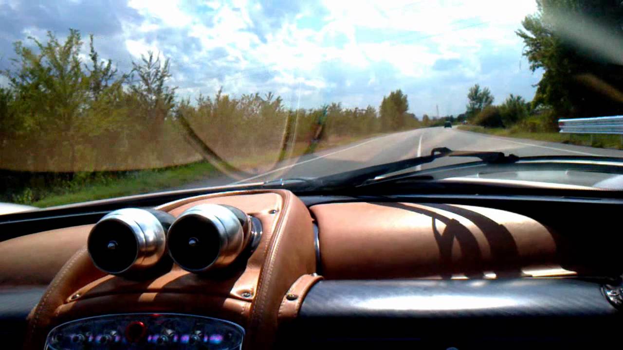 Pagani Huayra brutal acceleration!