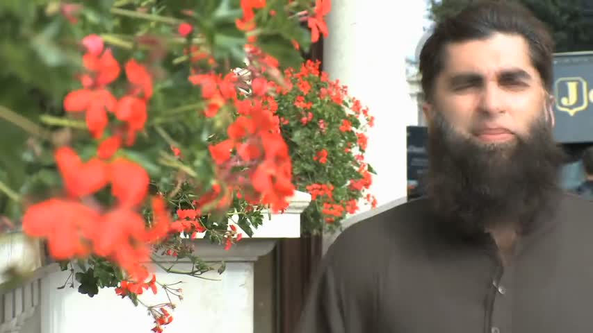 Junaid Jamshed Naat - Mera Dil Badal Dai (Official Video)