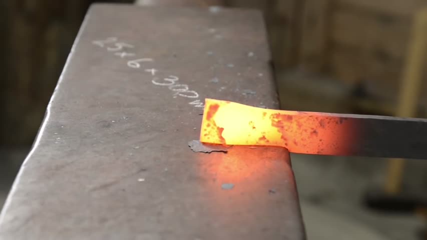 Blacksmithing - Forging a drawknife