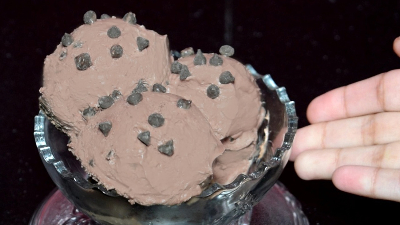 Homemade Chocolate Ice Cream - Chocolate Chip Ice Cream - Easy Ice Cream Recipe